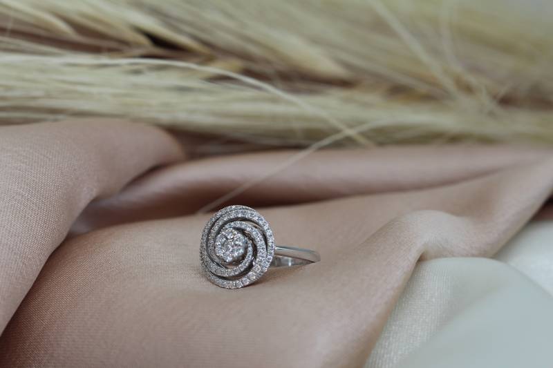 BAGUE TOURBILLON SERTIE DE DIAMANTS 0.46 ct